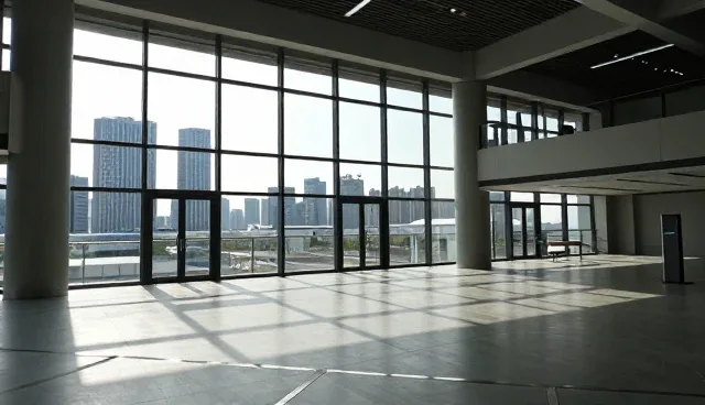 企业名录查询网站运营的两种做法对比与实际取舍